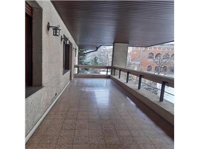 APARTAMENT 4 CAMERE IN VILA PRIMAVERII PRETABIL BIROURI SAU REZIDENTA